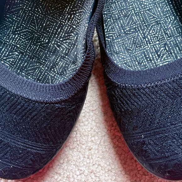 Hey Dude Women's Black Textured Flats Size 7 - Picture 6 of 6